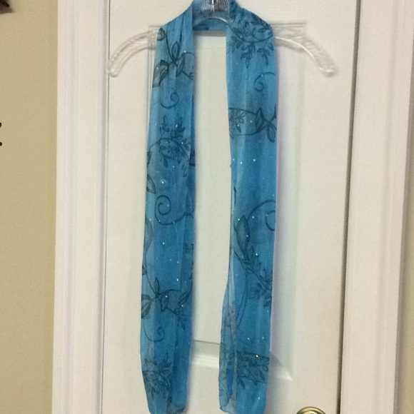 Accessories - 2/$11 Pretty scarf